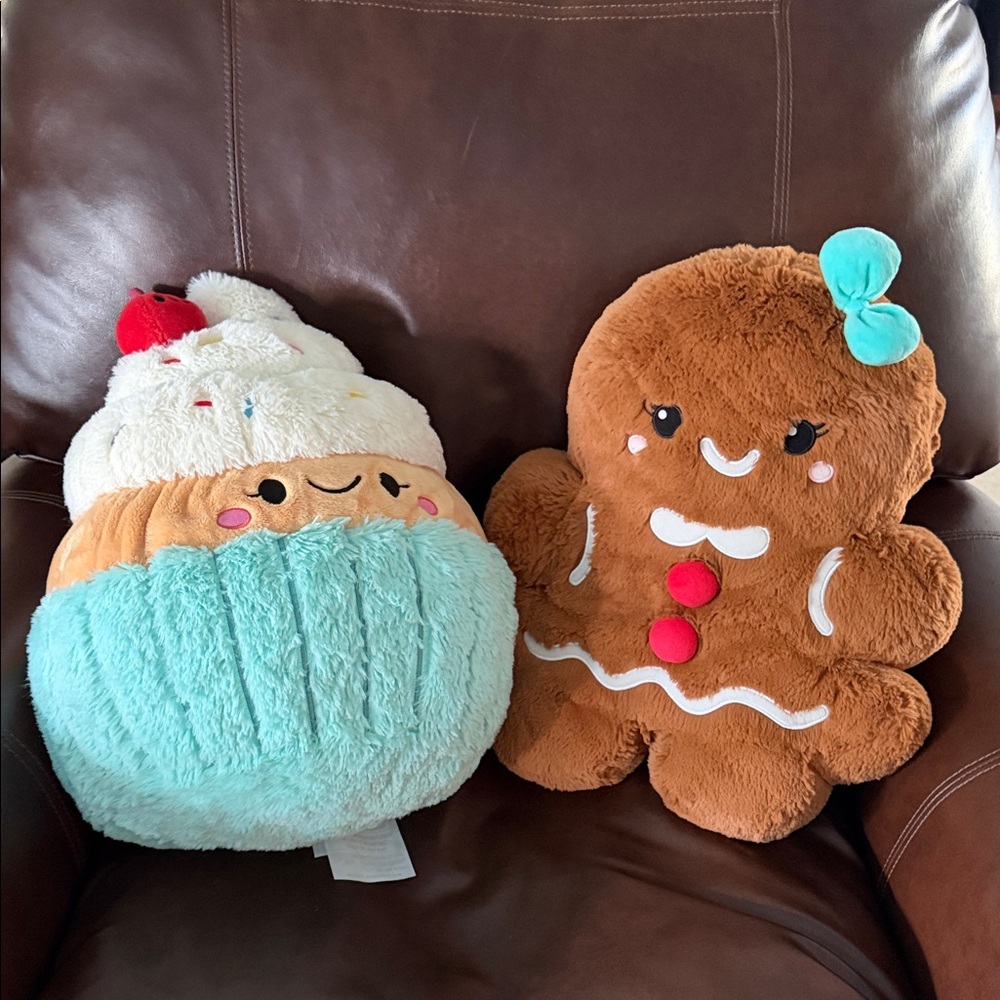 Adorable Cupcake and Gingerbread Plush Set big size
